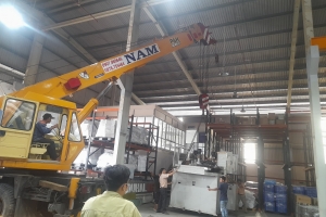 NGỌC NAM XE CẨU BT - CẨU RÚT CONT  ĐƯA MÁY VÀO XƯỞNG TẠI KCN GIAO LONG BẾN TRE 