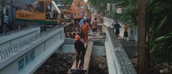 THI CÔNG CẦU CỐNG BẾN TRE - THUÊ XE CẨU